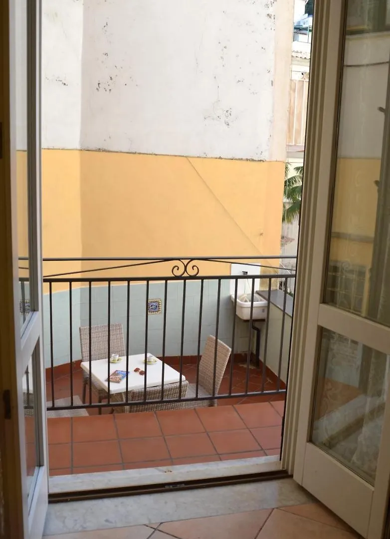 Hotel La Piazzetta Amalfi 2*,  Italia